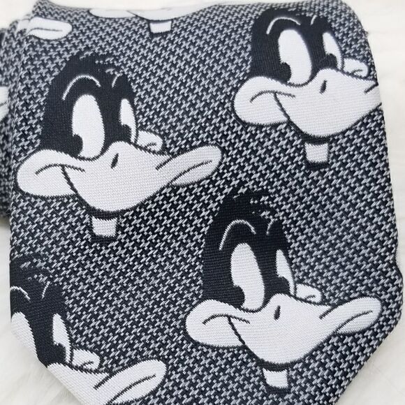 Warner Brothers Daffy Duck Classic Necktie - Picture 4 of 7